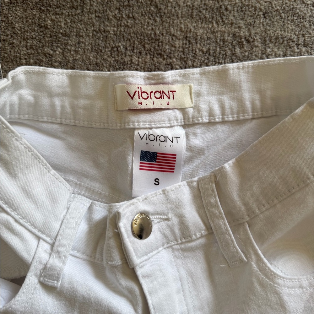 Vibrant White Ruffled High Rise Denim Shorts - Picture 4 of 4